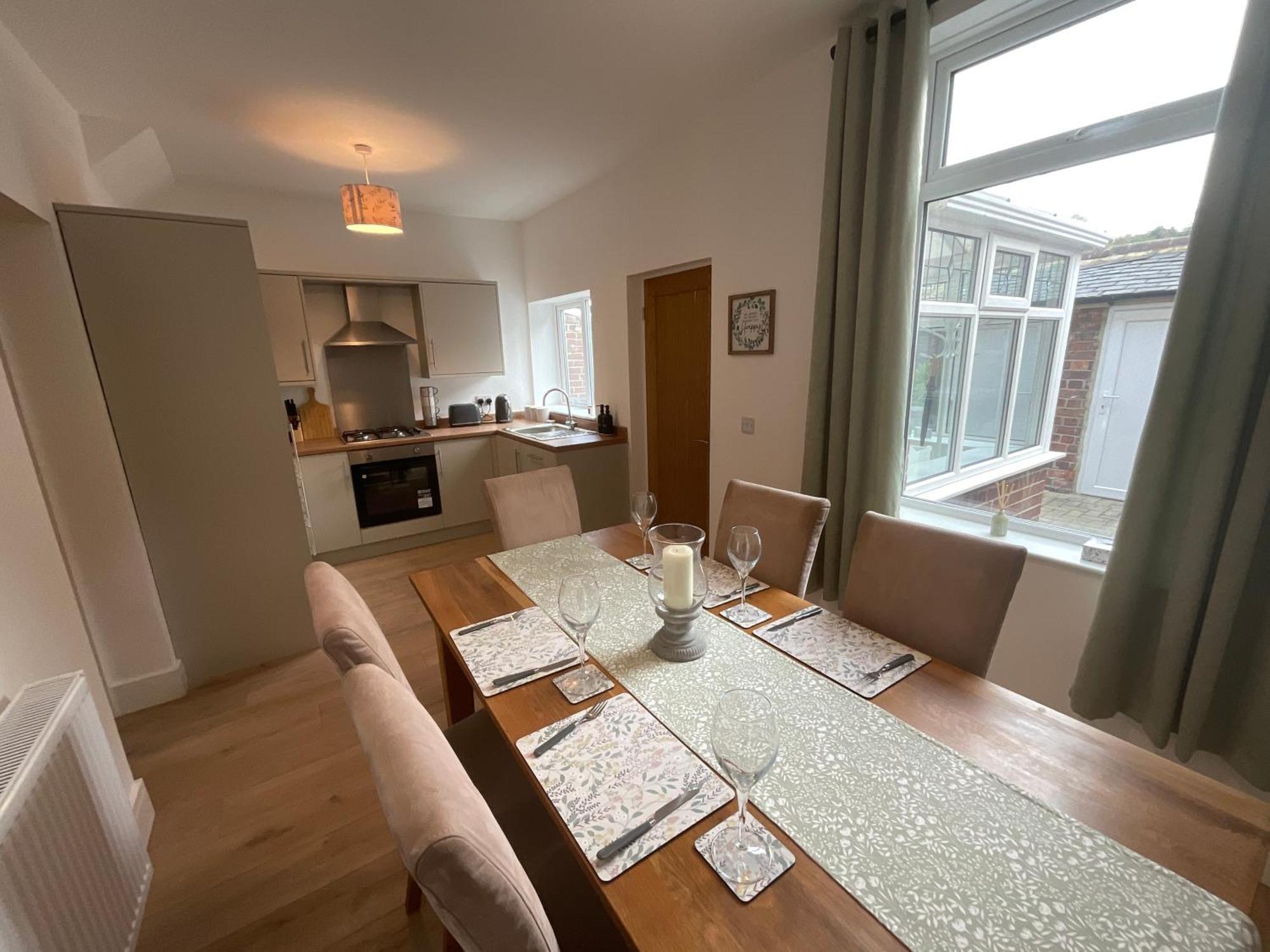 Holiday home Rosie's - *